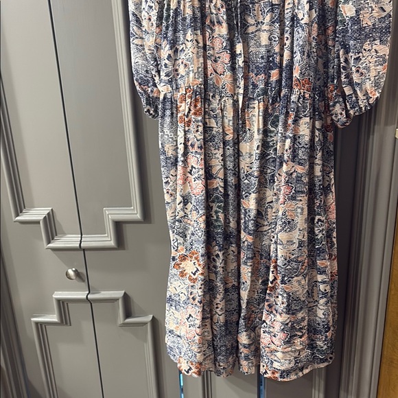 Floral Print Long Sleeve Dress - Picture 2 of 8